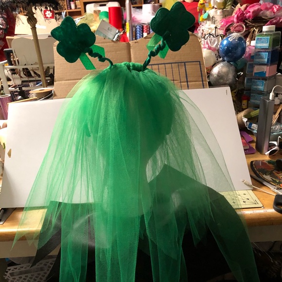 Kiss me I’m Irish Headband - Picture 2 of 3